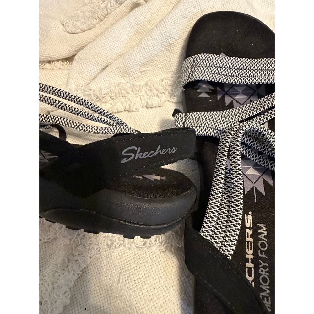 Skechers Reggae Slim Vacay Sandals Womens Black White Strappy Memory Foam 9.5in